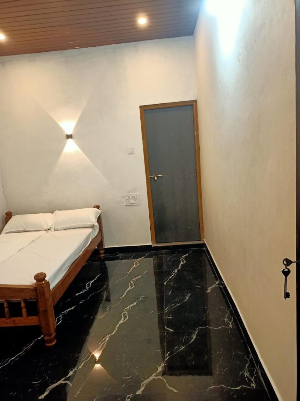 Golden Sky Hotel Gokarna  Luaran gambar